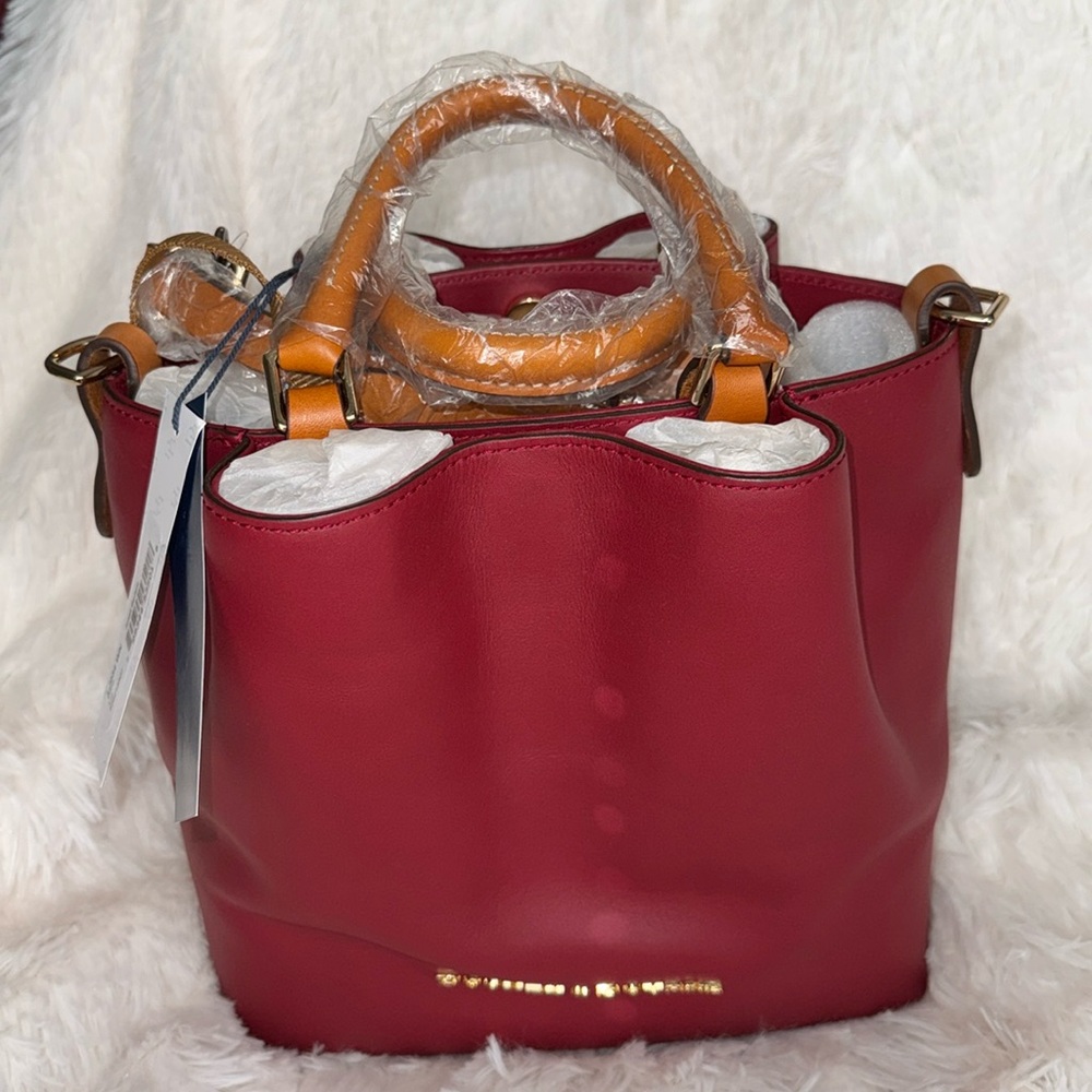 Dooney & Bourke NWT Small Barlow in Wine